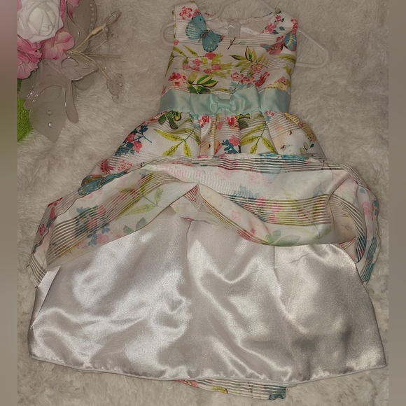 **Childs Dress** - Picture 2 of 3